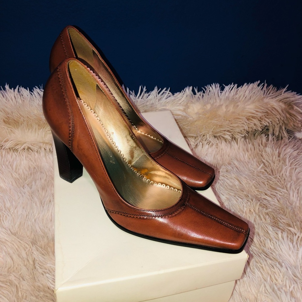 (NEW) BCBGirls Max Azria Pumps - Square Toed